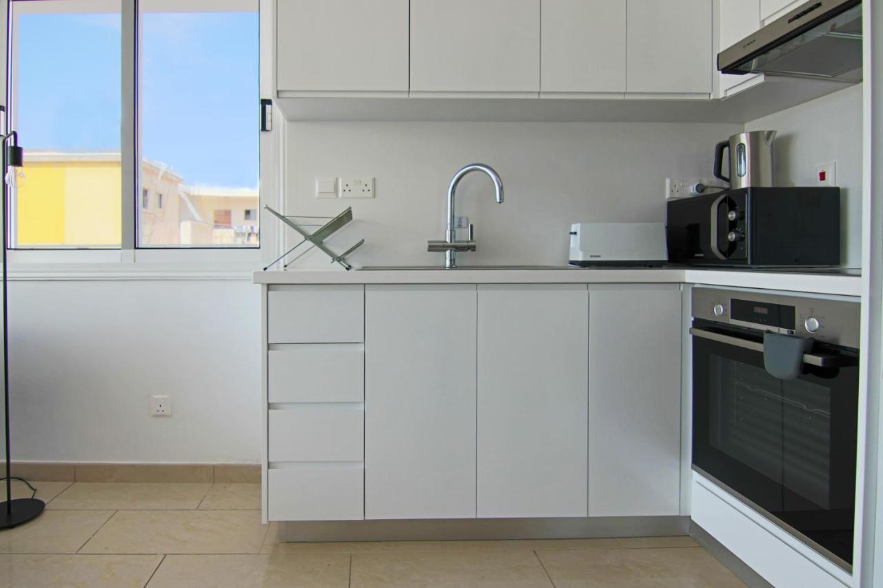 Апартаменты Phaedrus Living: Seaside Modern Flat Lighthouse 63 Пафос Экстерьер фото